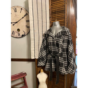 Women's Apt 9 Black & White Plaid Cape XL